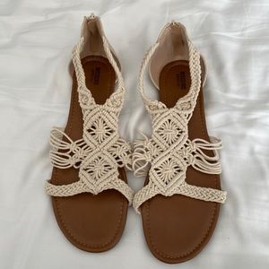 Mossimo cream crocheted sandals, size 11